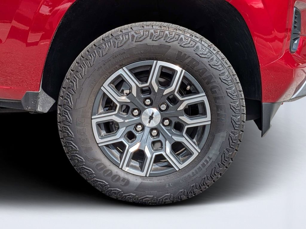 Used 2024 Red Chevrolet Z71 image 10