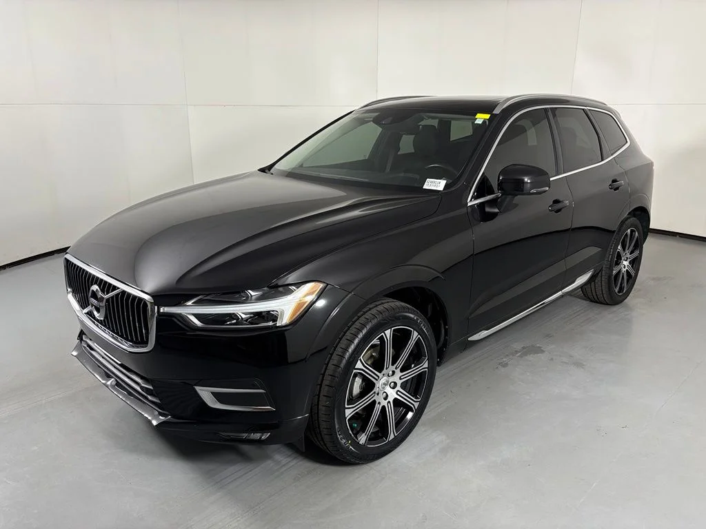 Used 2020 Onyx Black Metallic Volvo T5 Inscription image 4