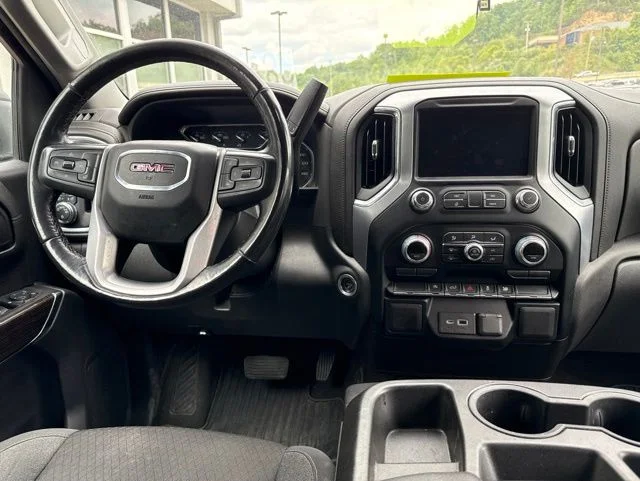 Used 2022 White GMC Elevation image 12