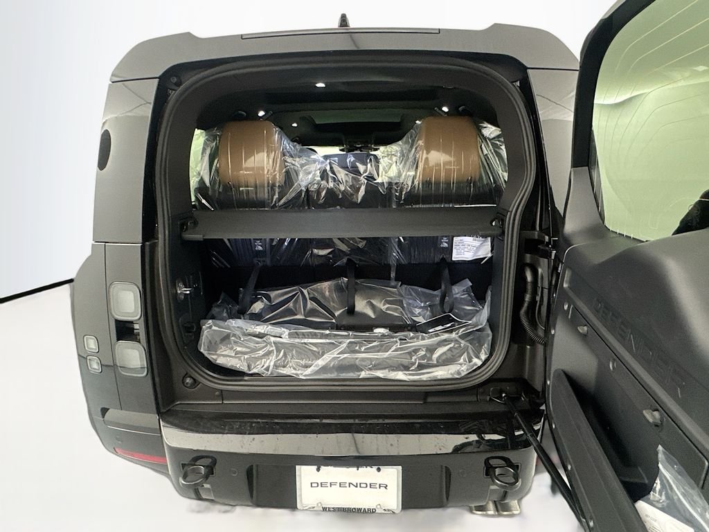 New 2026 Santorini Black Land Rover V8 image 26