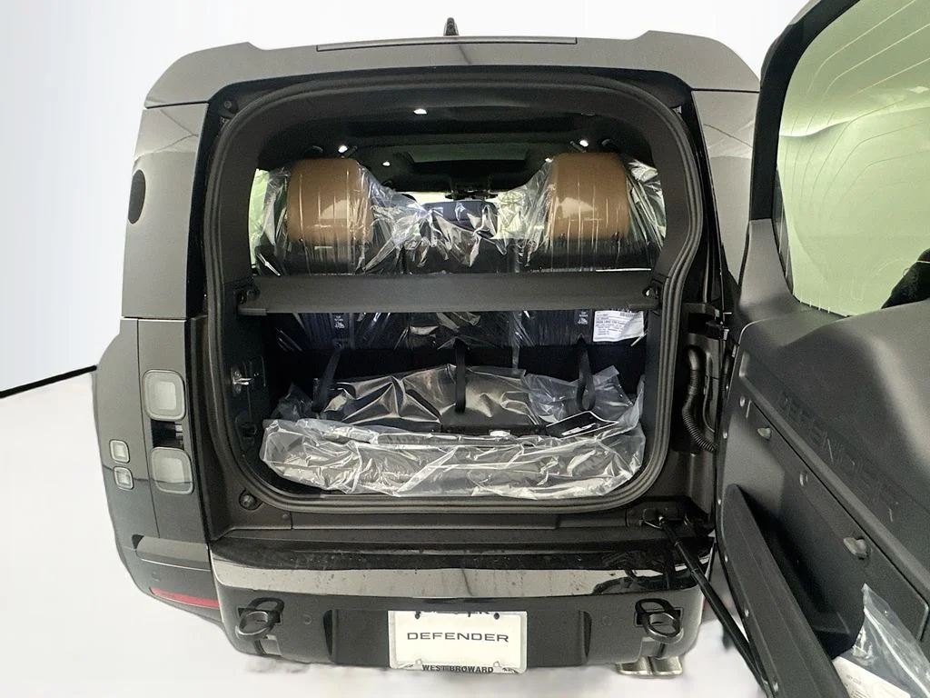 New 2026 Santorini Black Land Rover V8 image 26