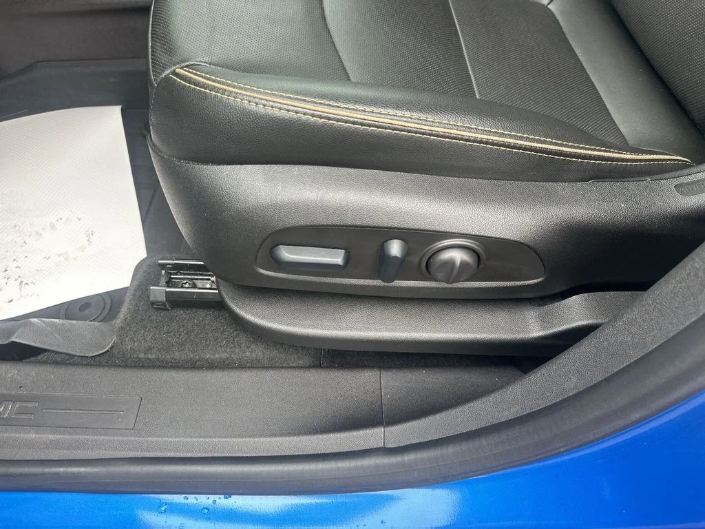 Used 2024 Blue GMC AT4 image 18
