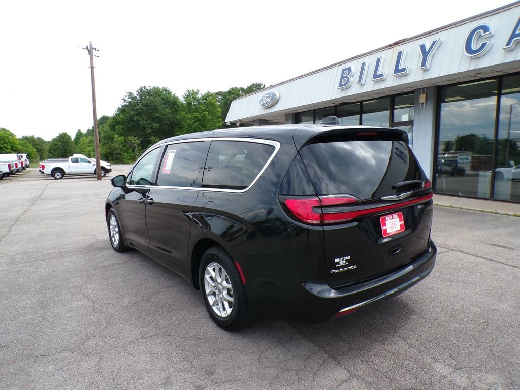 Used 2023 Brilliant Black Crystal Pearlcoat Chrysler Touring L image 5