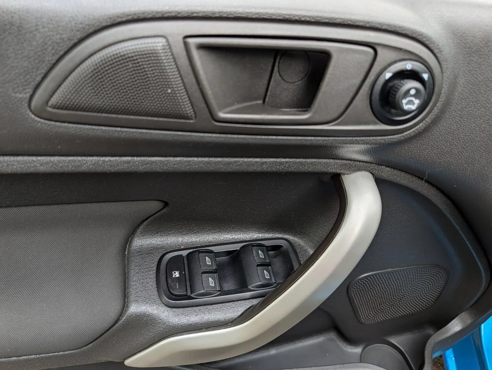 Used 2012 Blue Ford SE image 21