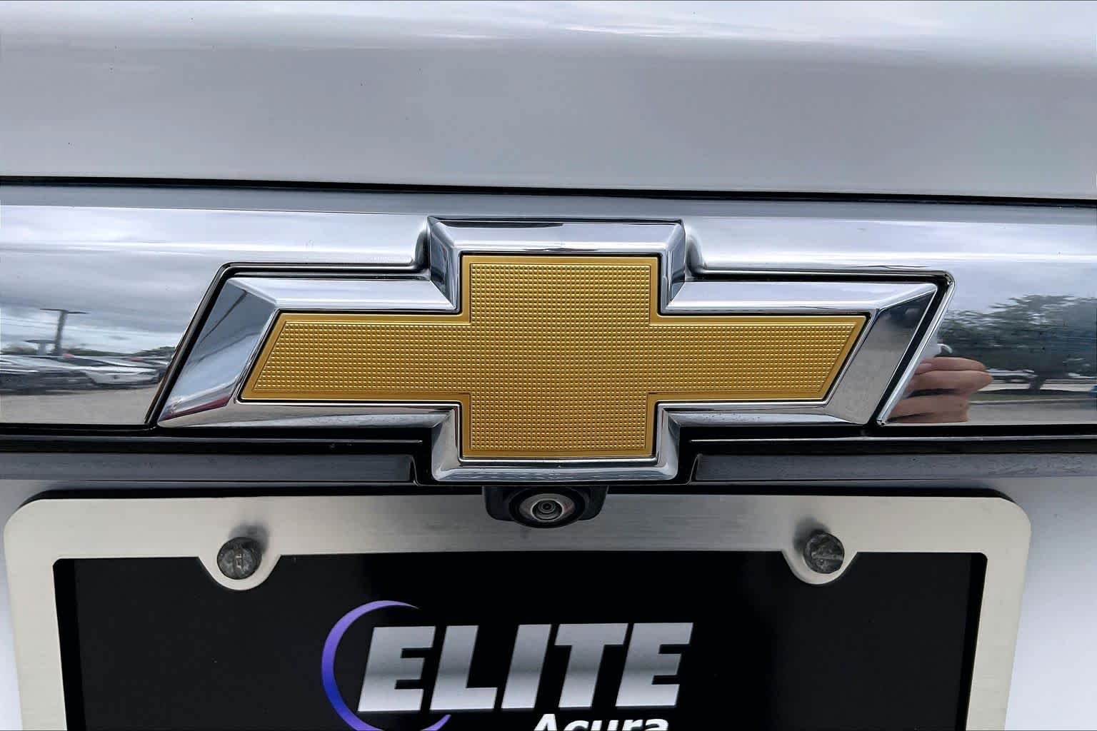 Used 2023 Summit White Chevrolet LT Cloth image 31
