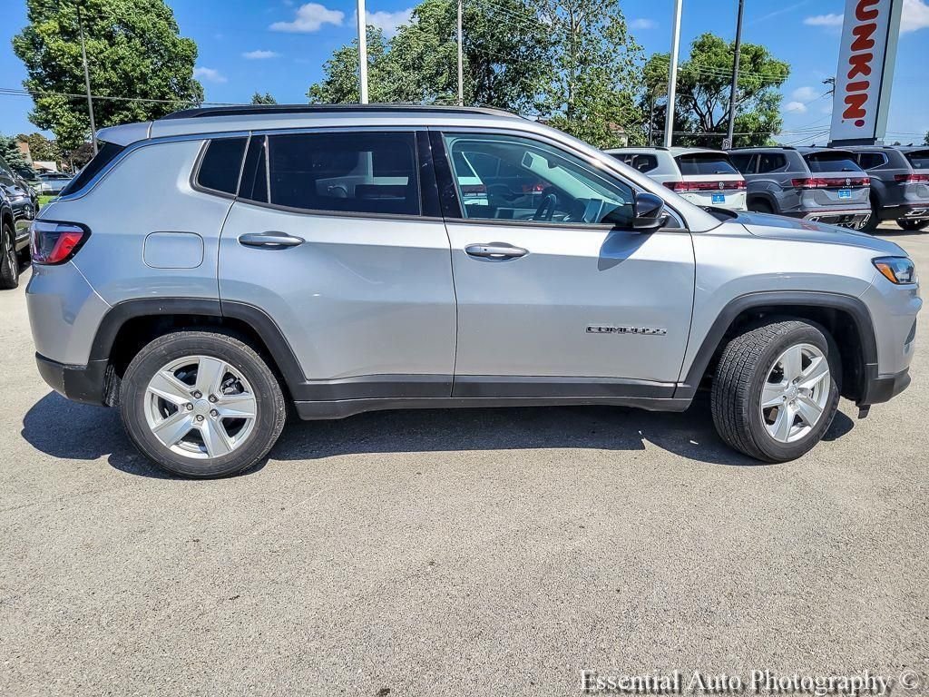 Used 2022 Billet Silver Metallic Jeep Latitude image 5