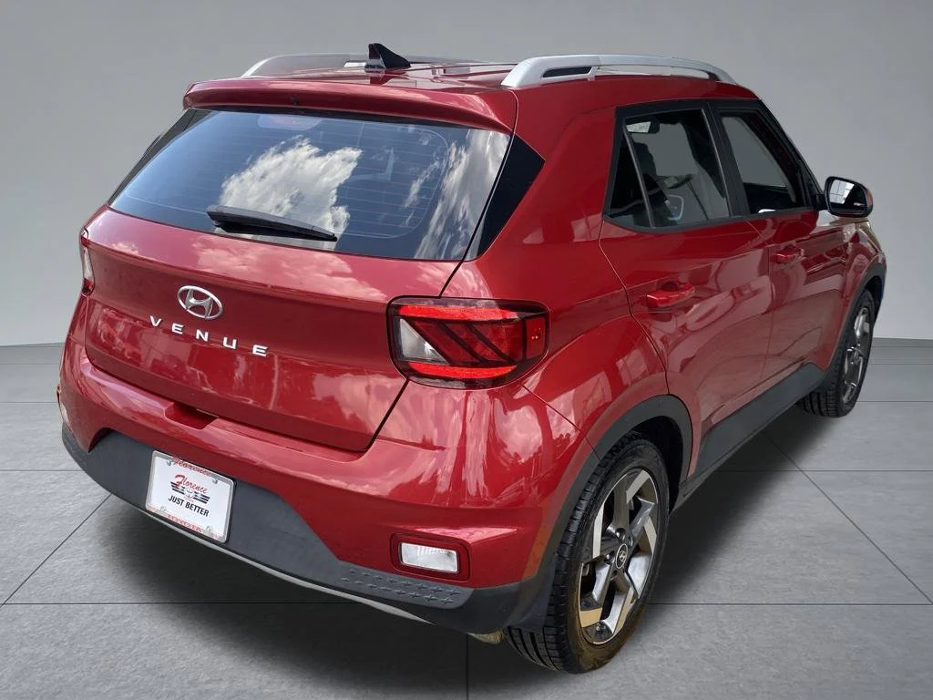 Used 2022 Red Hyundai Limited image 13