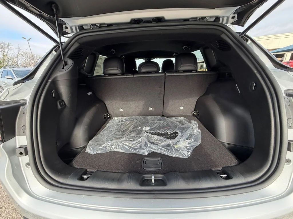 New 2026 Silver Jeep Latitude image 19