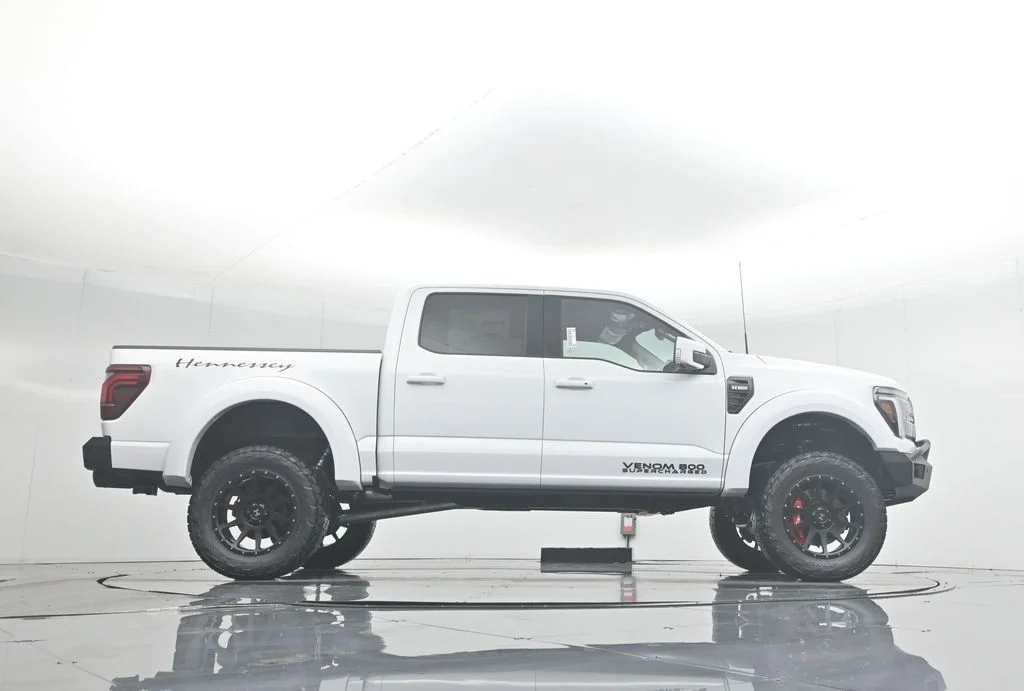 New 2025 Oxford White Ford Lariat image 50