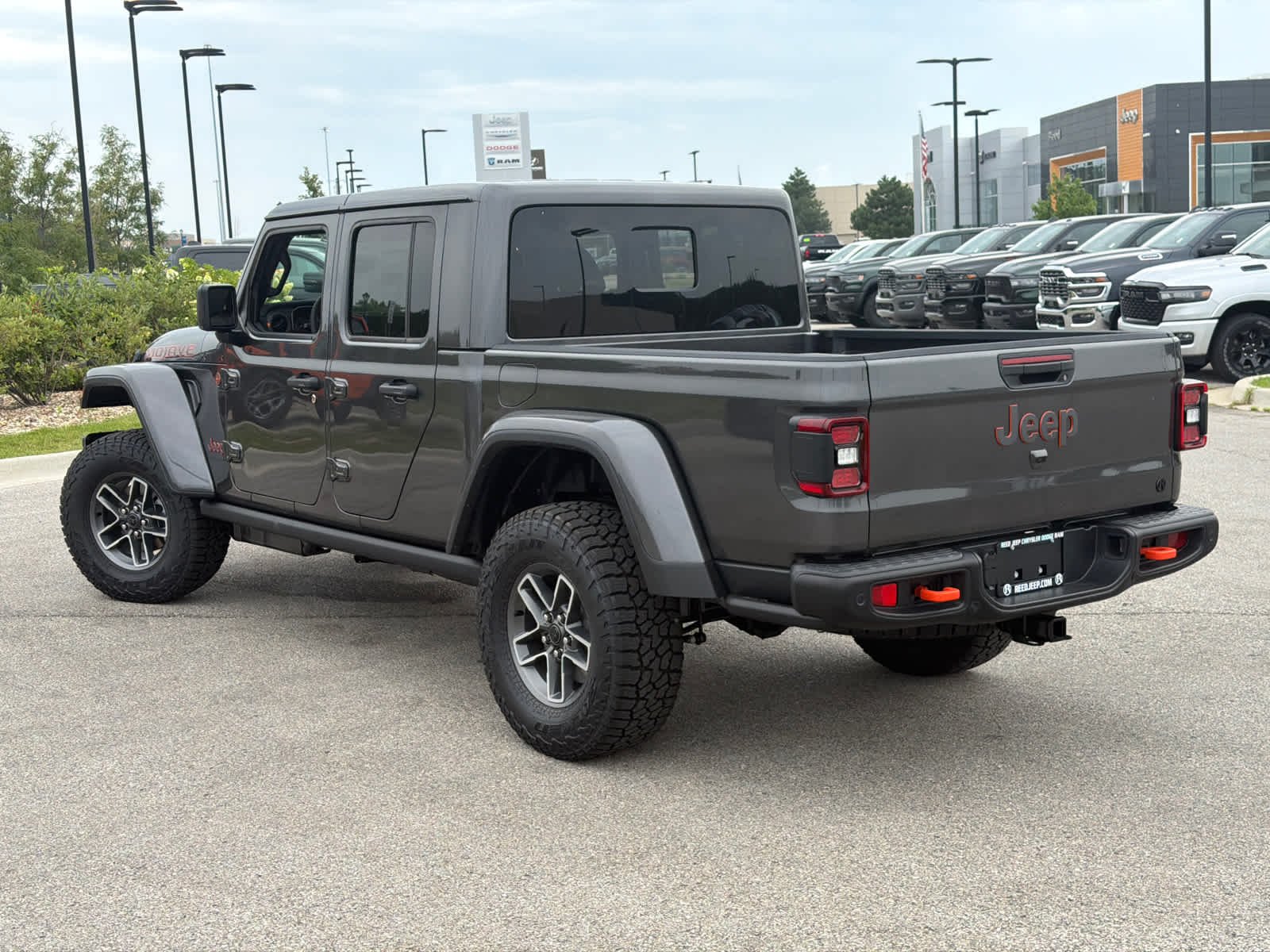 New 2026 Granite Crystal Metallic Clearcoat Jeep Mojave X image 6