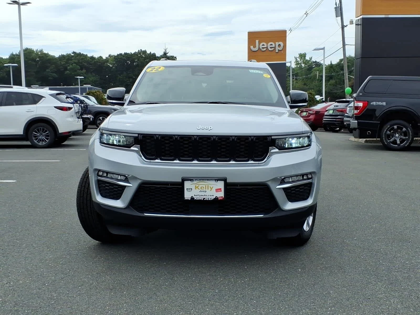 Used 2022 Silver Zynith Jeep Limited image 3