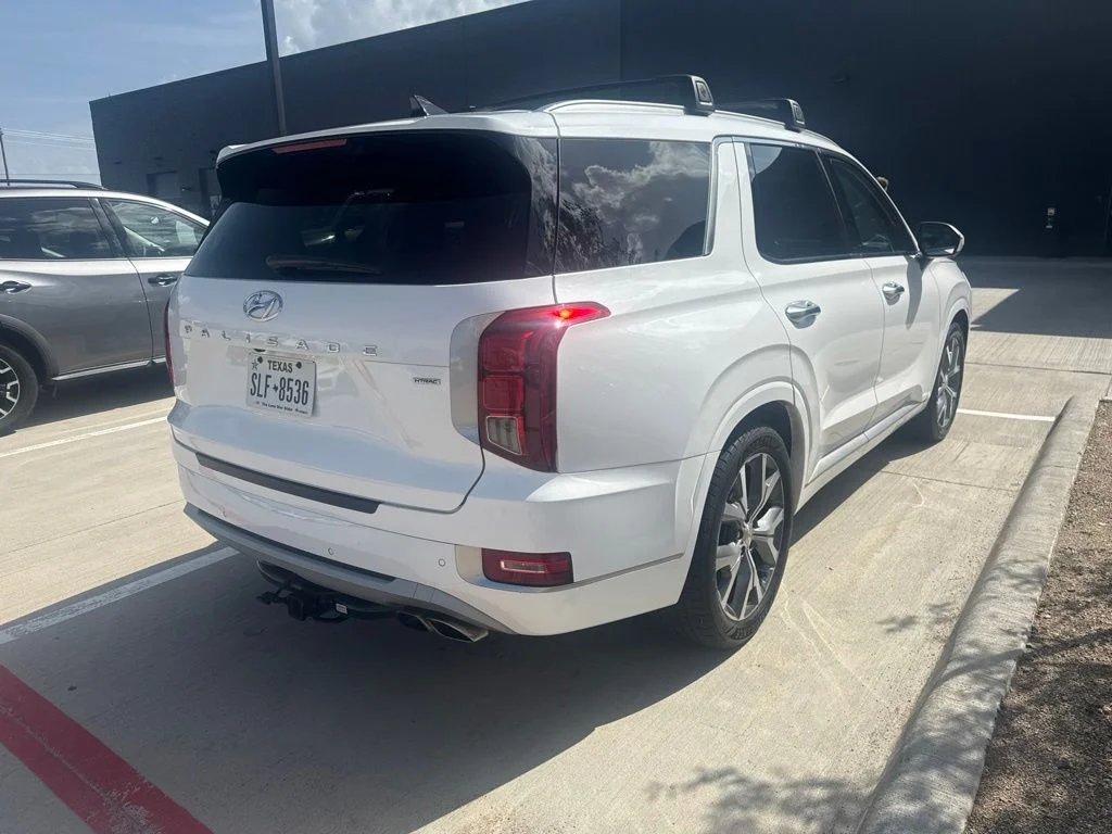 Used 2022 White Hyundai Limited image 3