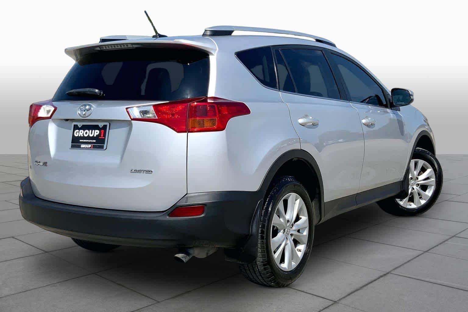 Used 2015 Classic Silver Metallic Toyota Limited image 13