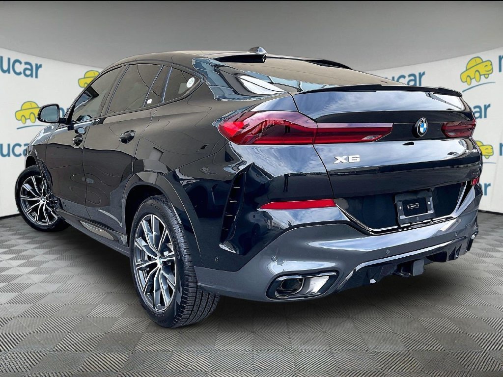 Used 2024 Black BMW xDrive40i image 4