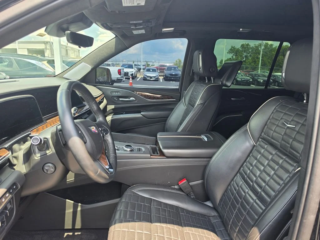 Used 2022 Black Cadillac Sport Platinum image 8