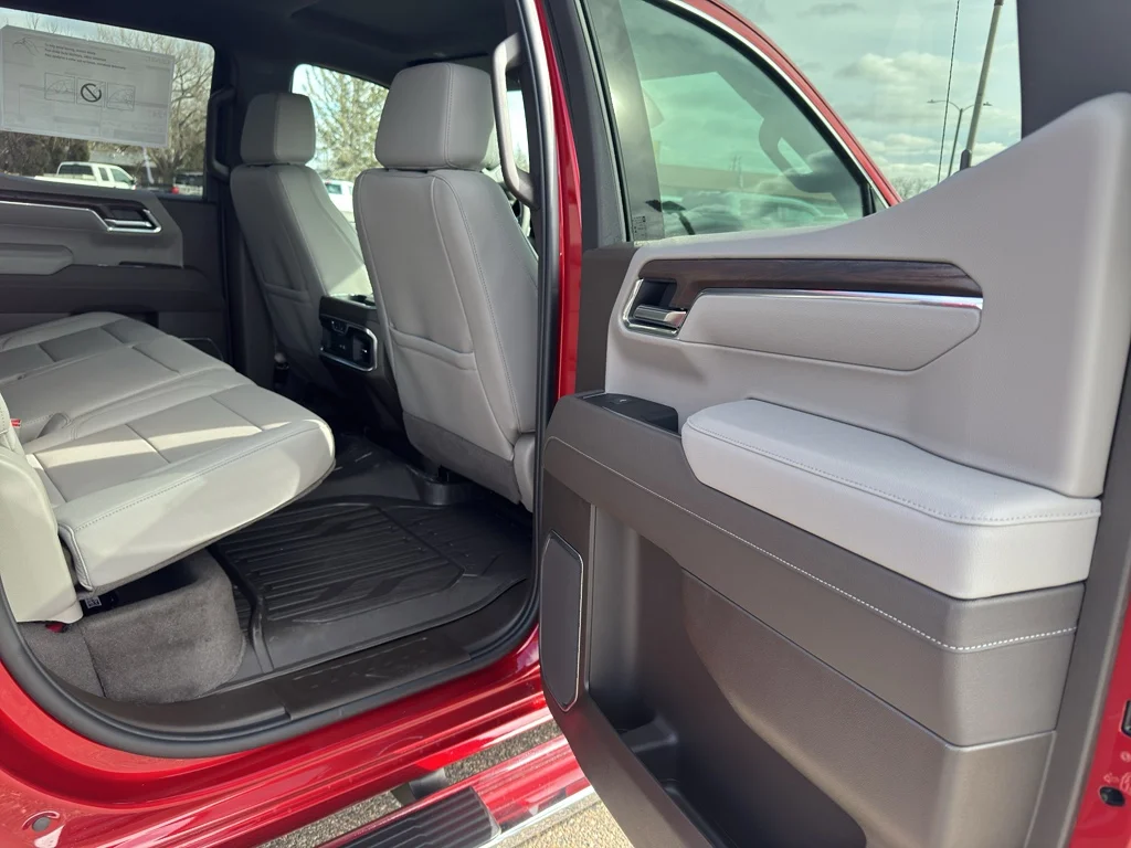 2026 GMC Sierra 1500 SLT - Photo 18