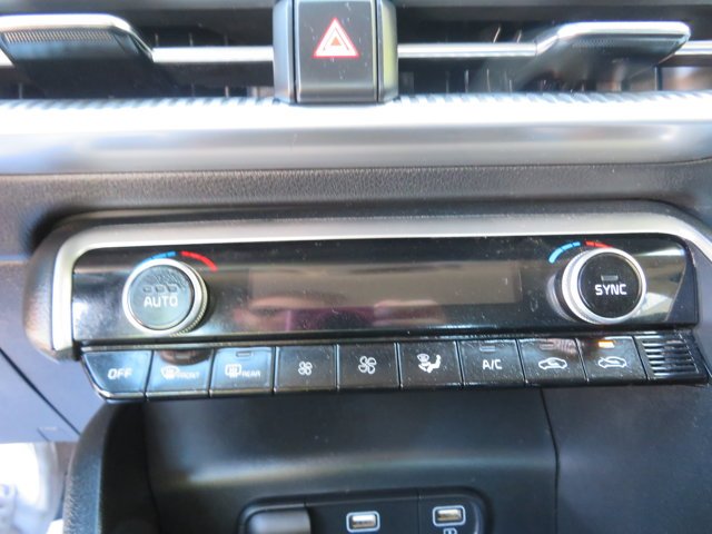 Used 2022 Glacial White Pearl Kia LX image 25