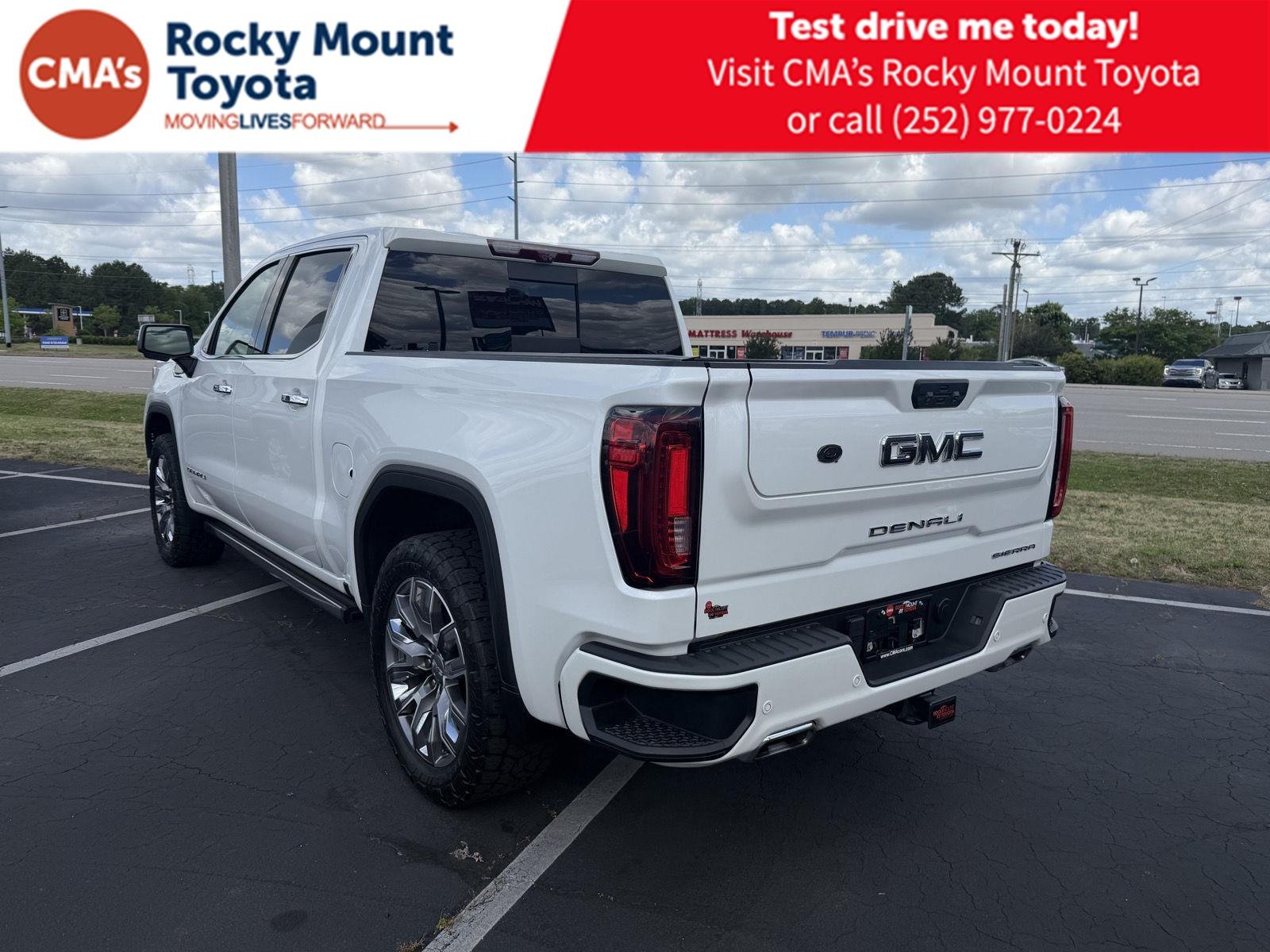 Used 2023 White Frost Tricoat GMC Denali image 5