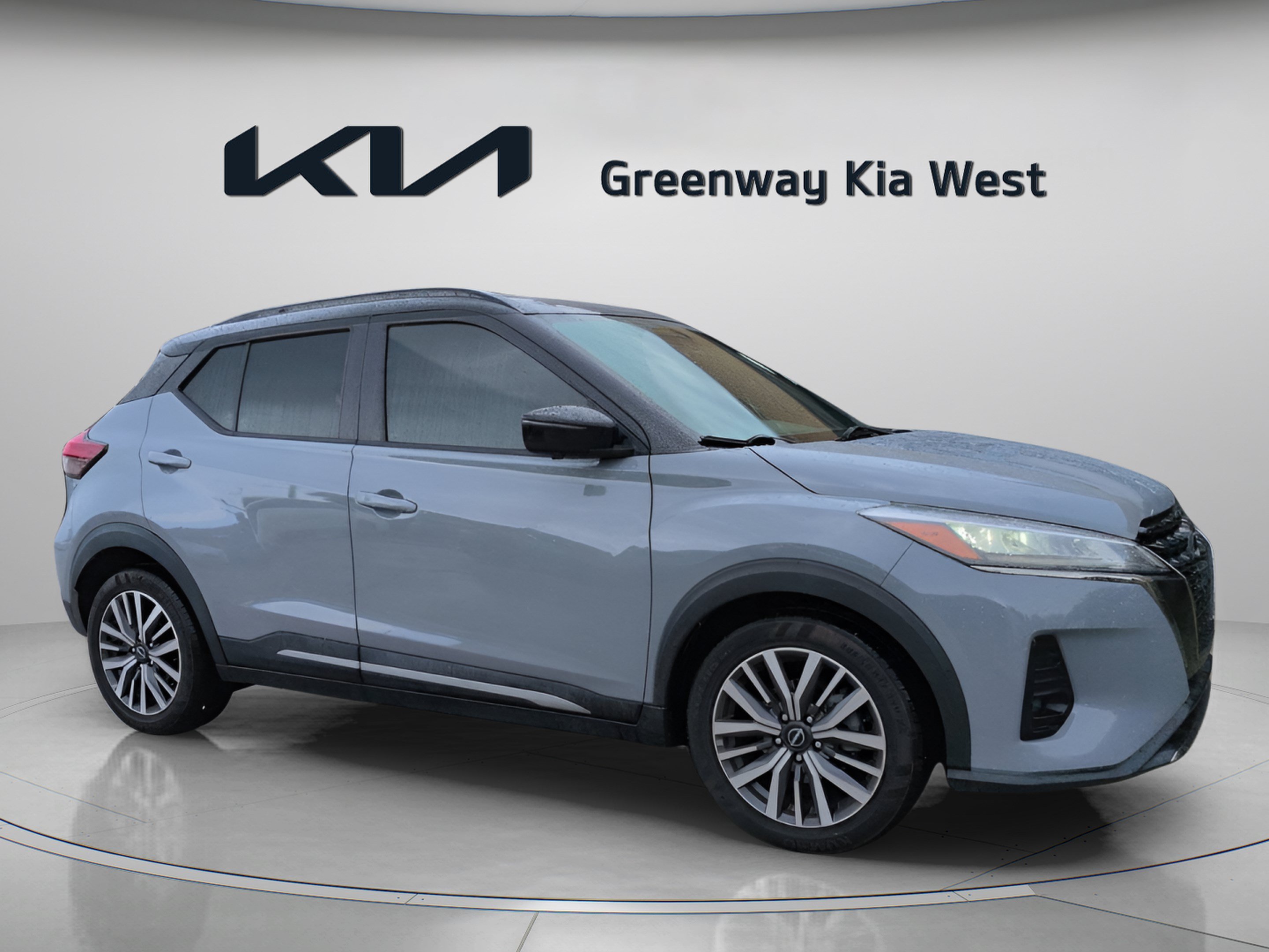 Used 2022 Boulder Gray Pearl Nissan SR image 1