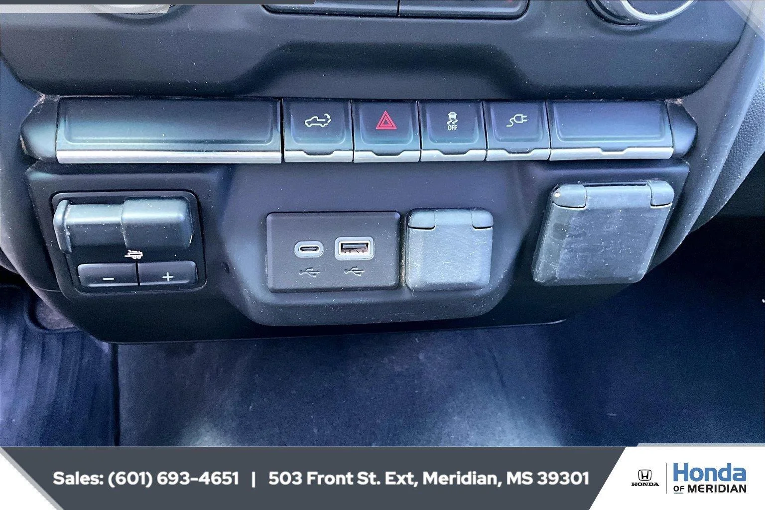 Used 2023 Summit White Chevrolet Custom image 23