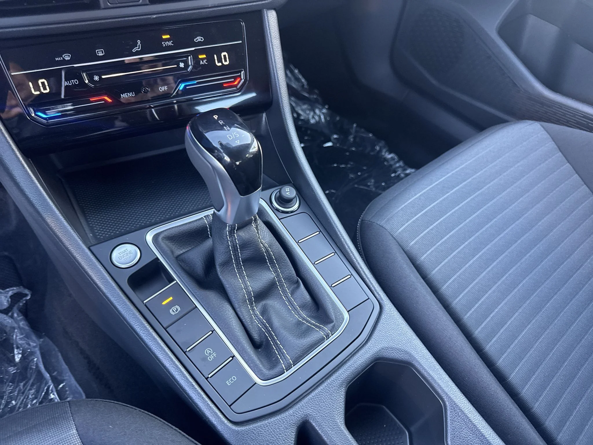 New 2027 Platinum Gray Metallic Volkswagen S image 28