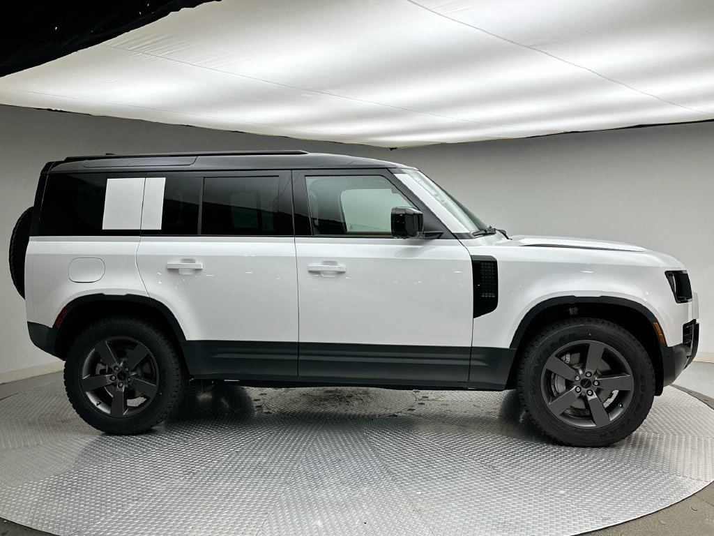 New 2026 Fuji White Land Rover S image 4