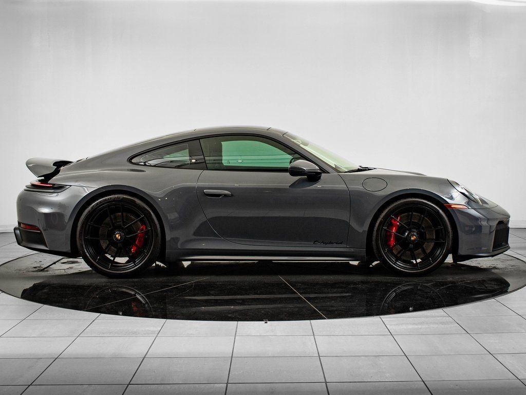 2025 Porsche 911 GTS - Photo 9