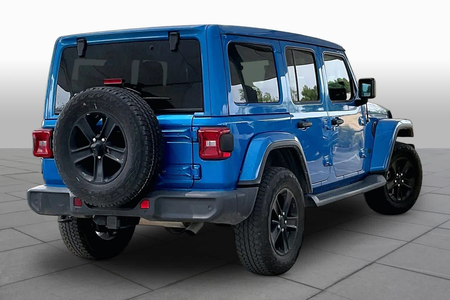Used 2022 Hydro Blue Pearlcoat Jeep Unlimited Sahara Altitude image 12