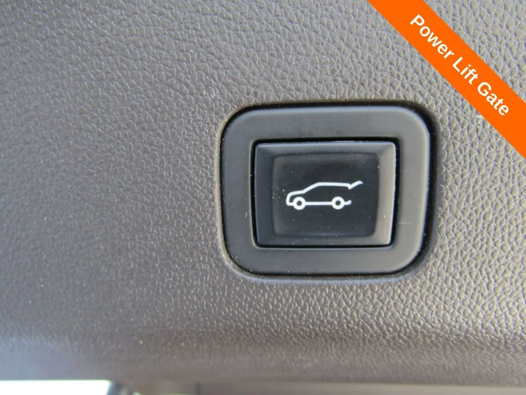 Used 2021 White GMC SLT image 24