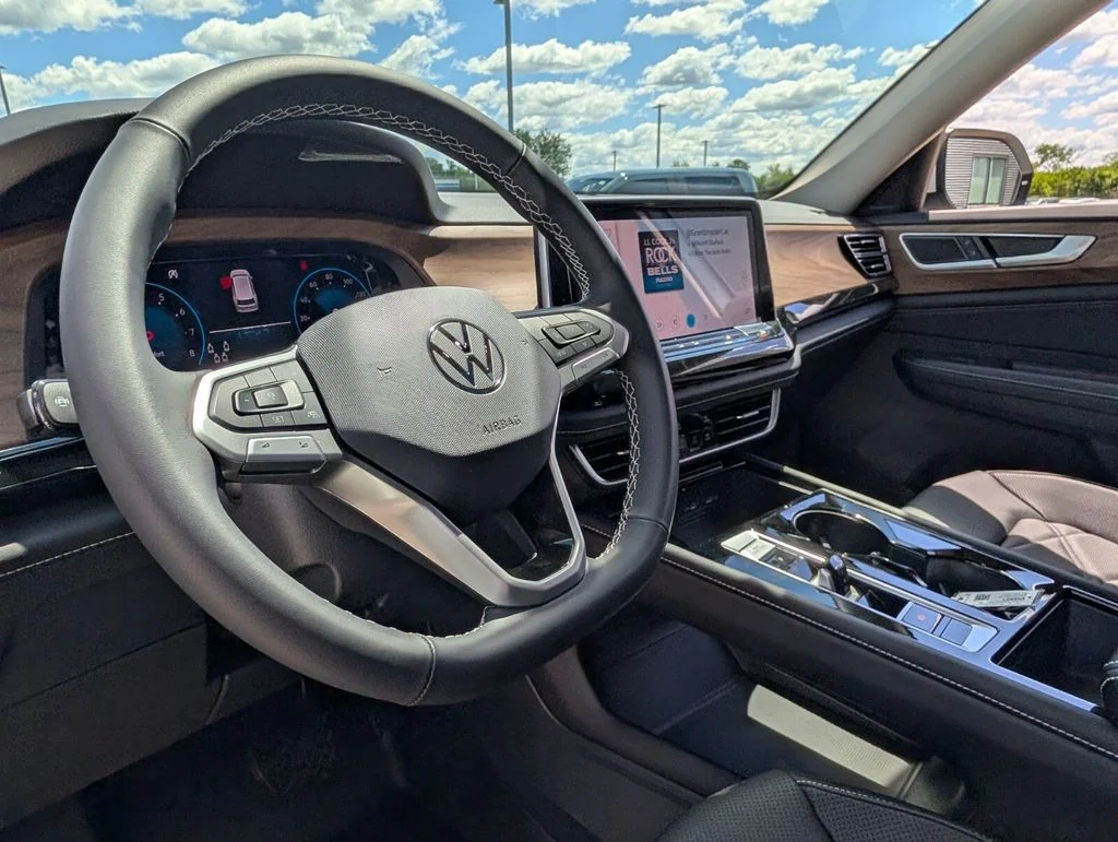 New 2026 White Volkswagen 2.0T SE w/Technology image 19