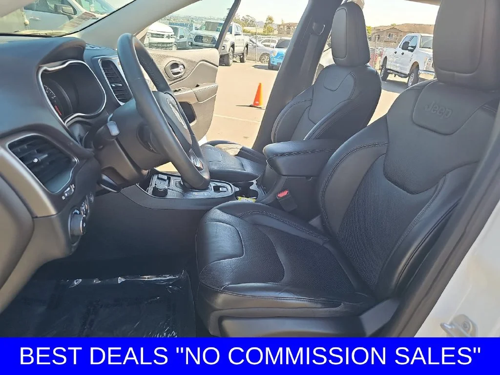 Used 2021 Bright White Clearcoat Jeep Latitude Lux image 15