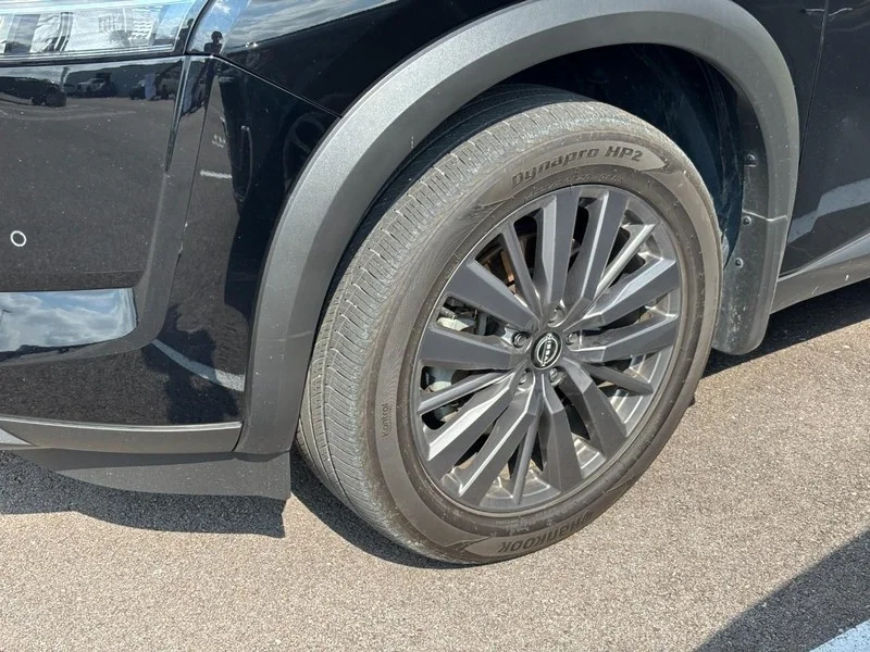 Used 2024 Super Black Nissan SL image 4