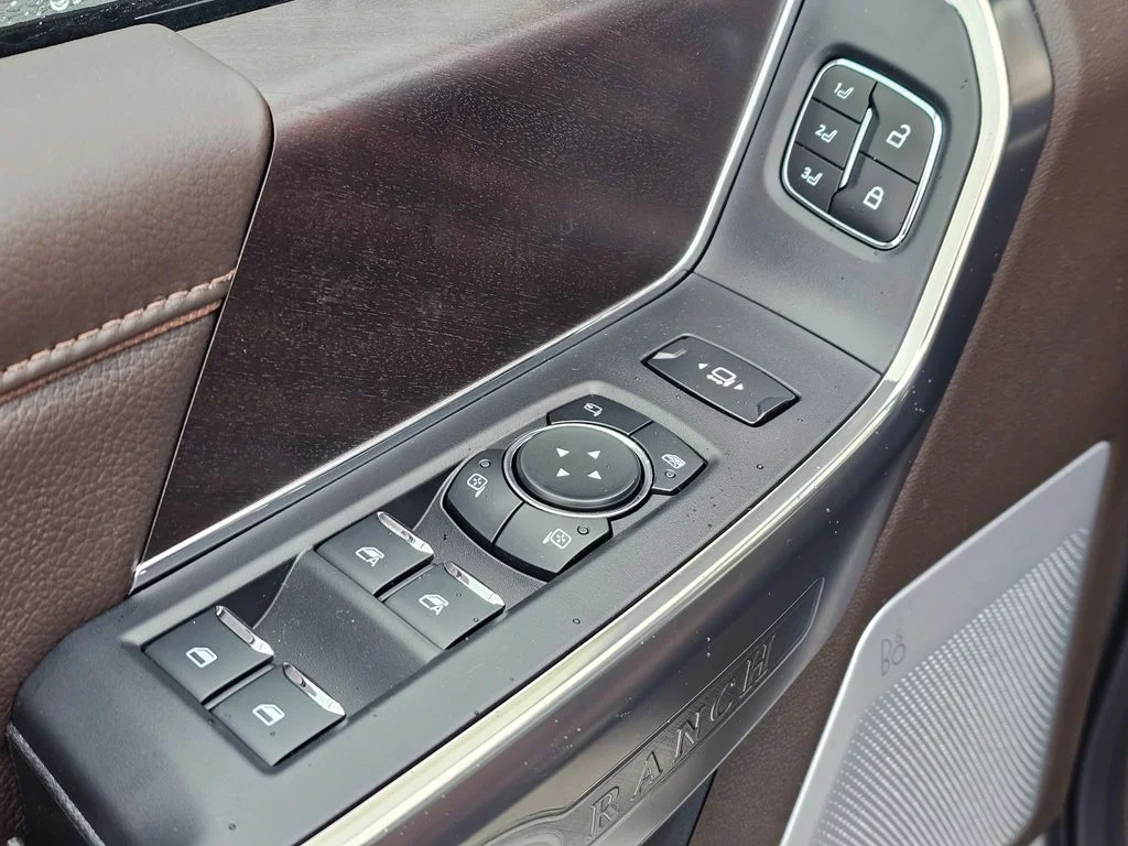 New 2026 Star White Metallic Tri-Coat Ford F-250® King Ranch® image 25