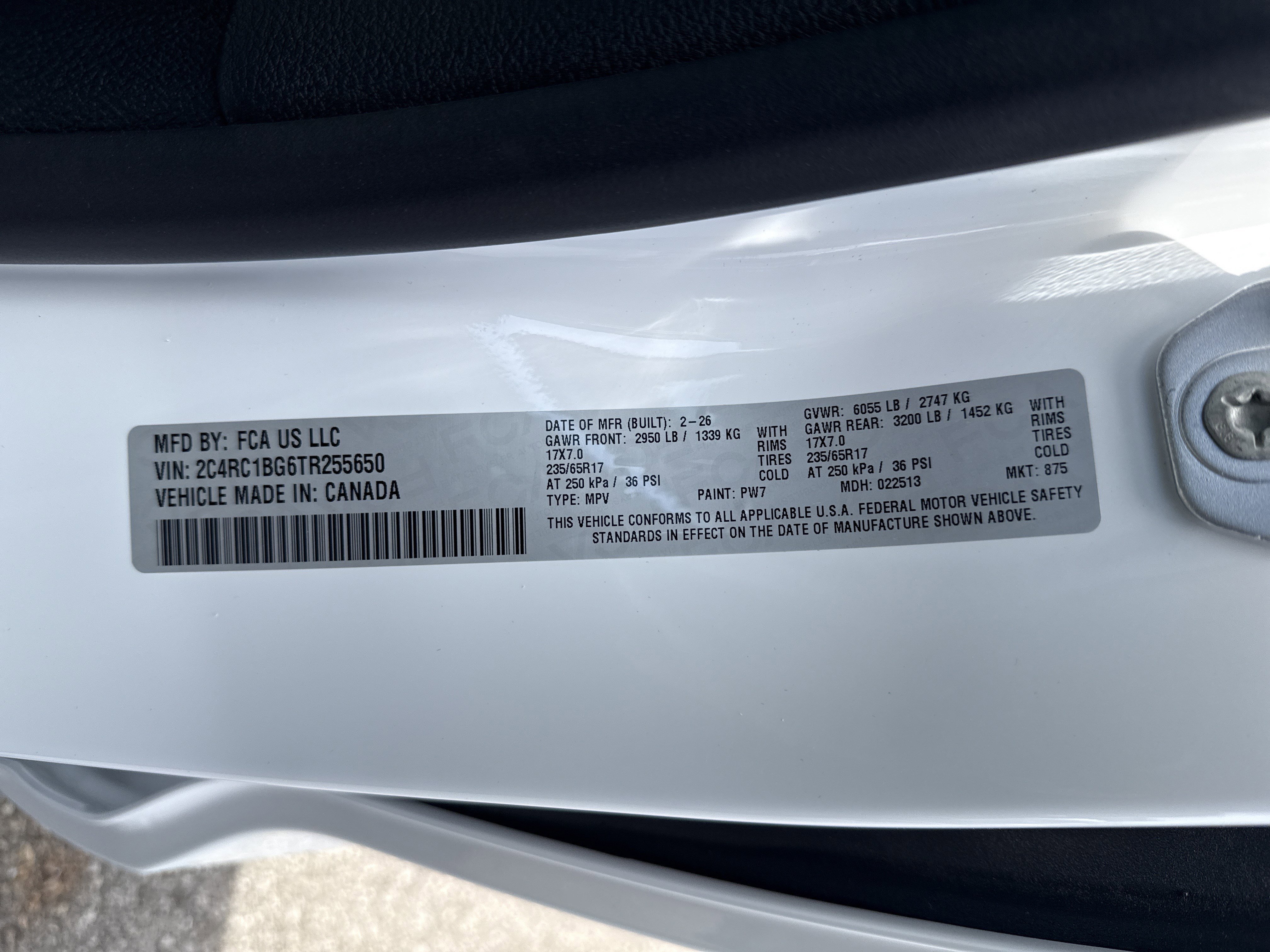 New 2026 Bright White Clear-Coat Exterior Paint Chrysler Select image 34