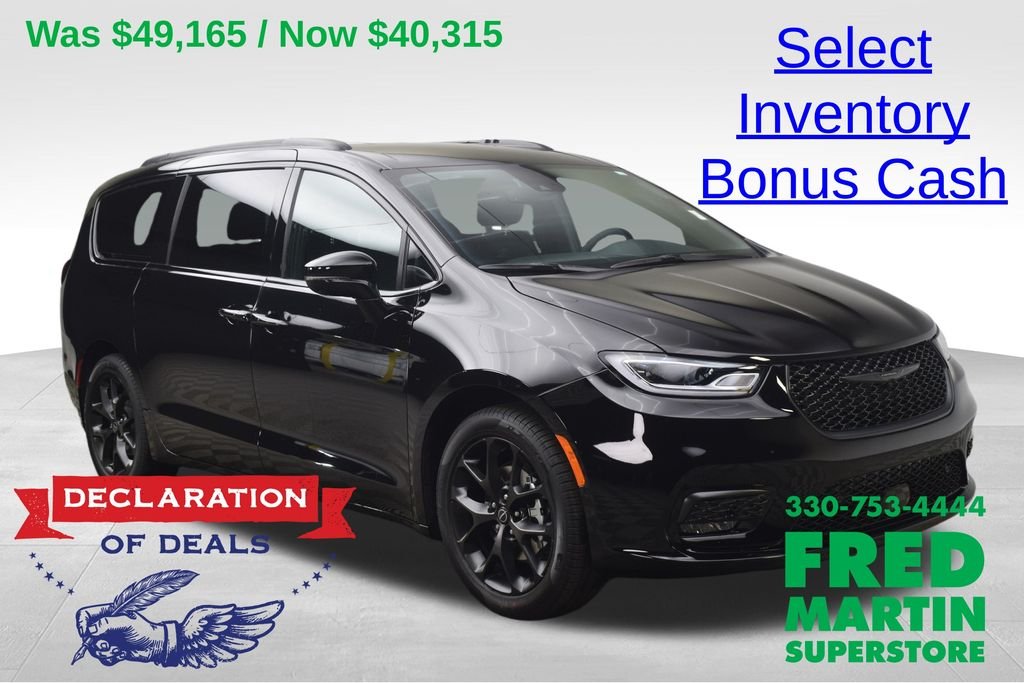 2026 Chrysler Pacifica Select's photo