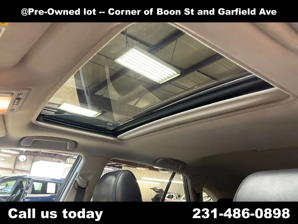 Used 2004  Lexus 330 image 12