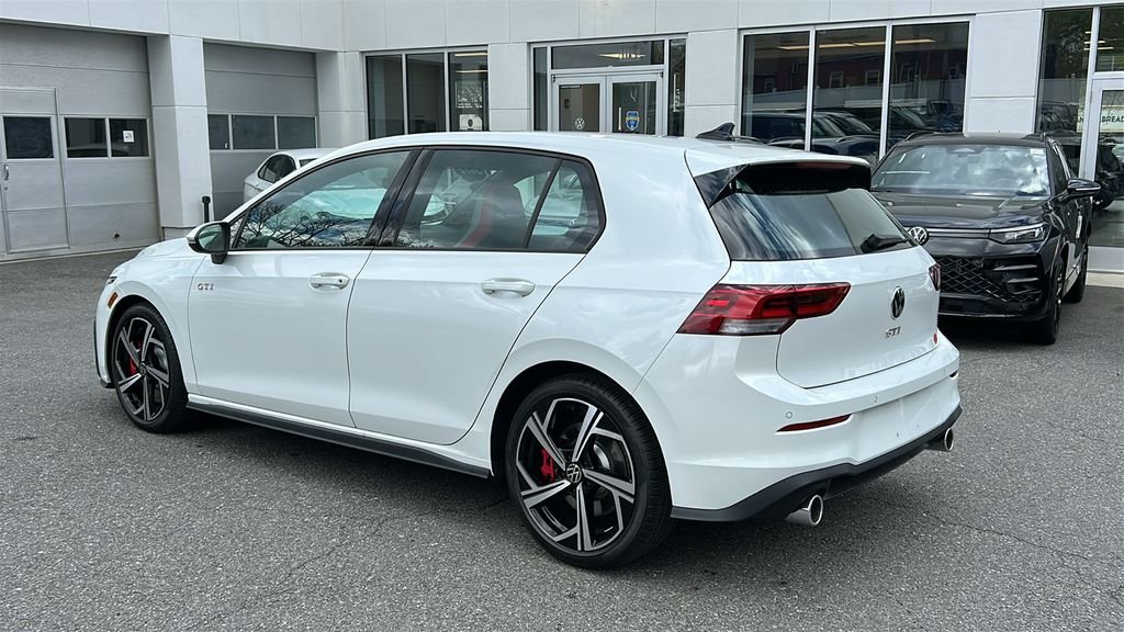 2025 Volkswagen Golf GTI SE - Photo 8