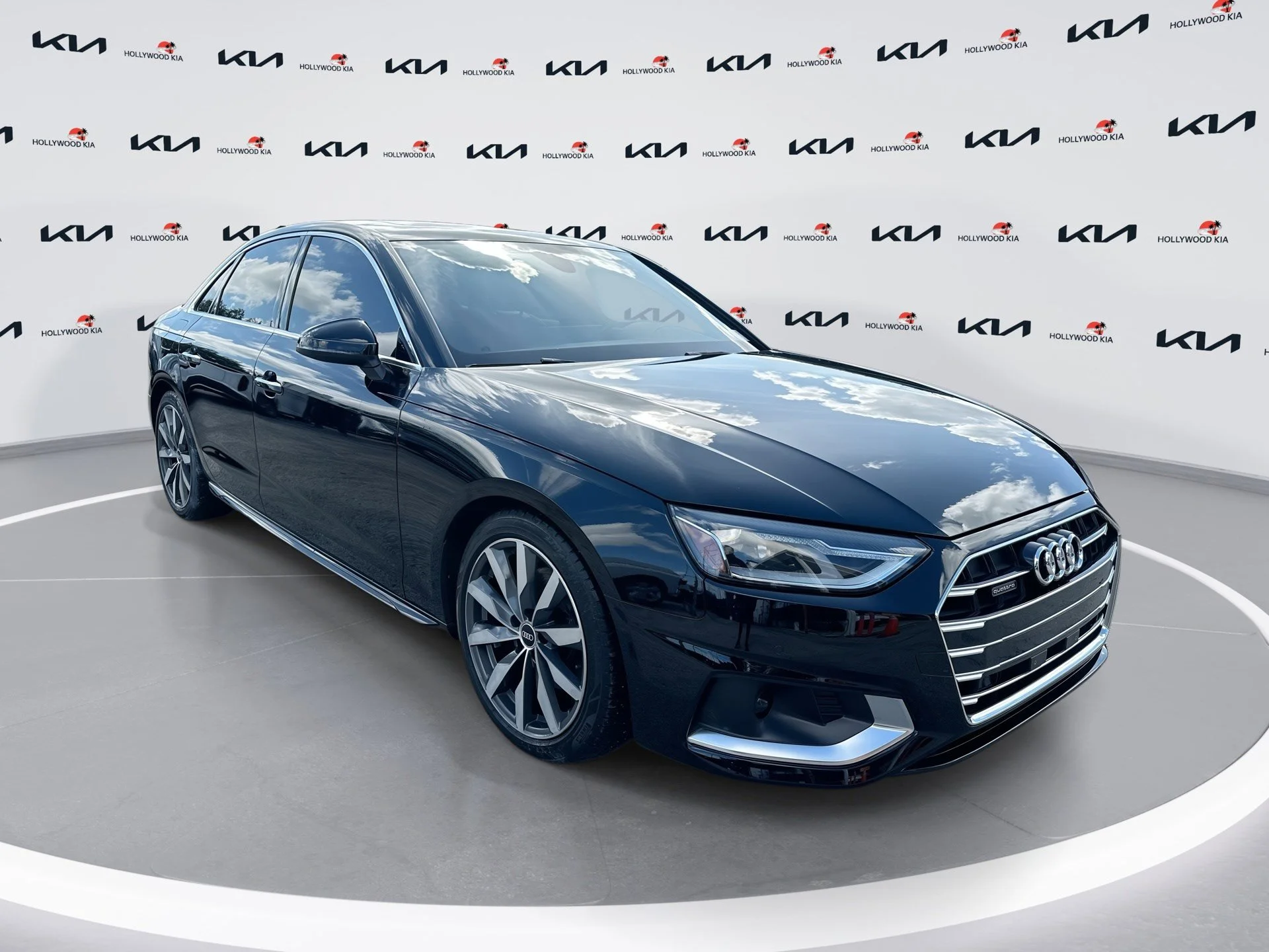 2021 Audi A4 40 quattro S tronic Premium's photo