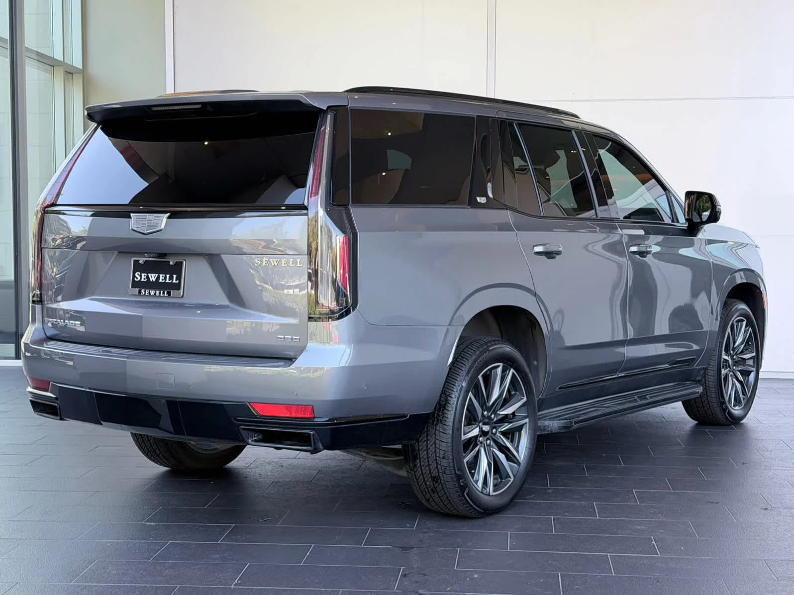 Used 2021 SATIN STEEL METALLIC Cadillac Sport image 4