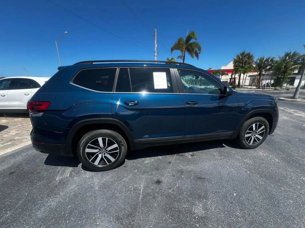 Used 2021  Volkswagen 2.0T SE image 9