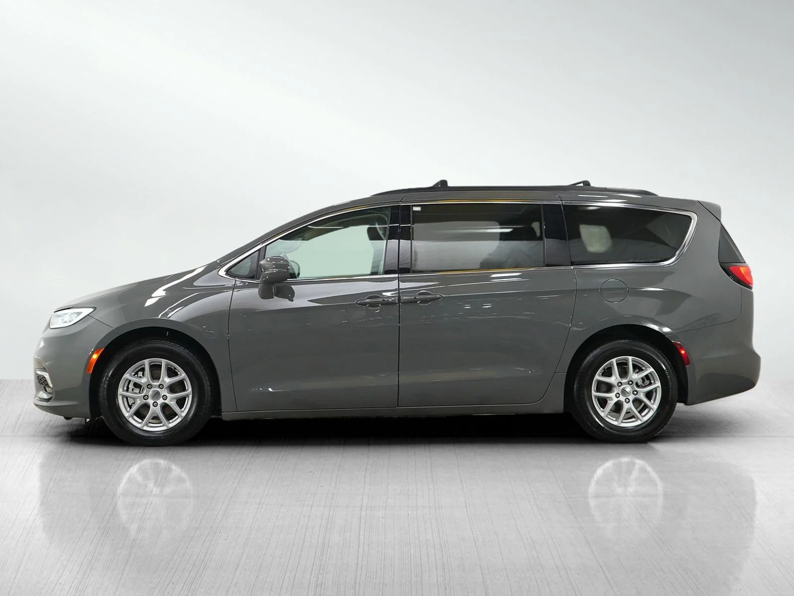 Used 2022 Chrysler Pacifica Touring L with VIN 2C4RC1BG5NR217796 for sale in Burnsville, Minnesota