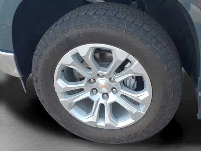 Used 2025 Cypress Gray Chevrolet LTZ image 16