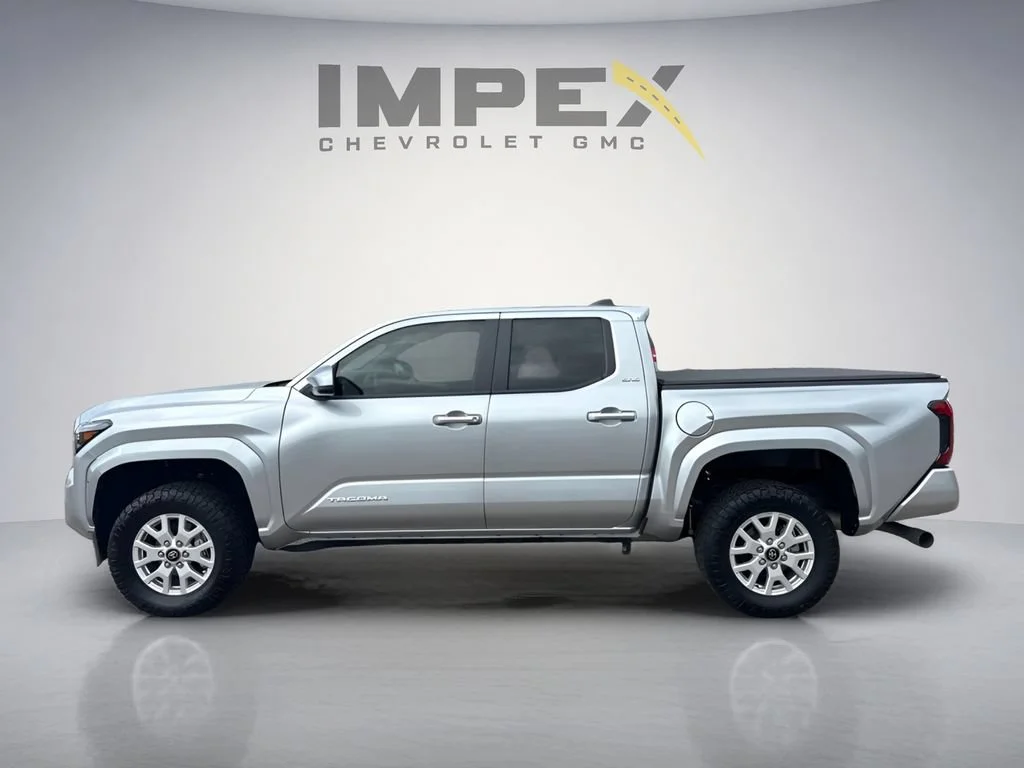 Used 2025  Toyota SR image 2