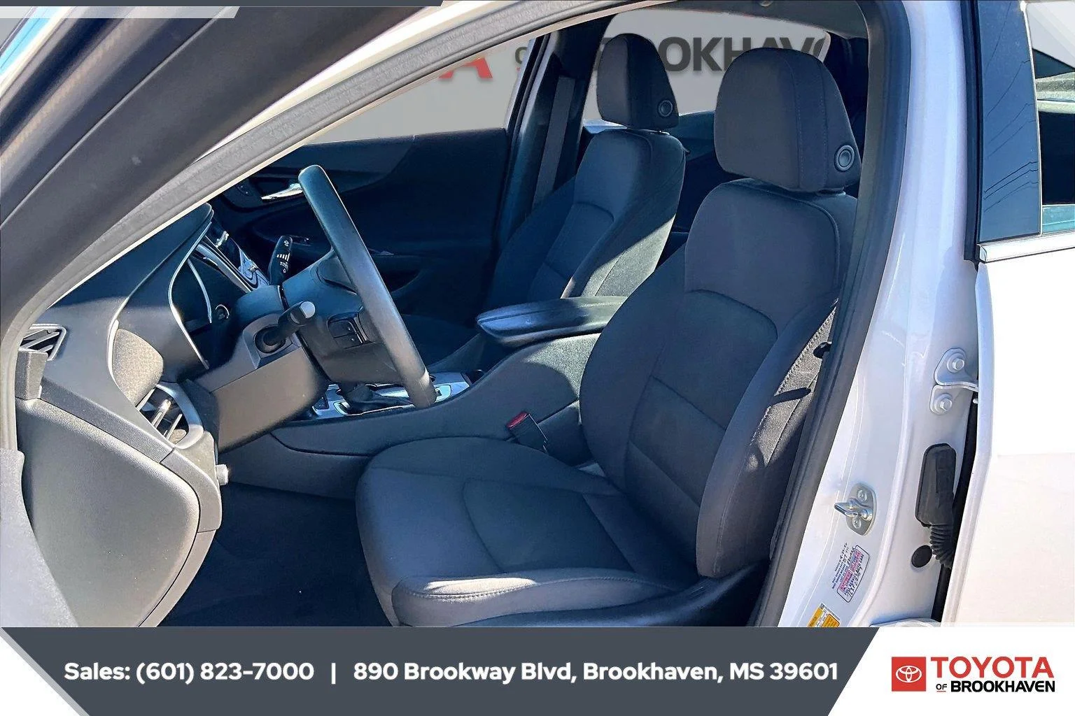 Used 2024 Summit White Chevrolet LT image 18