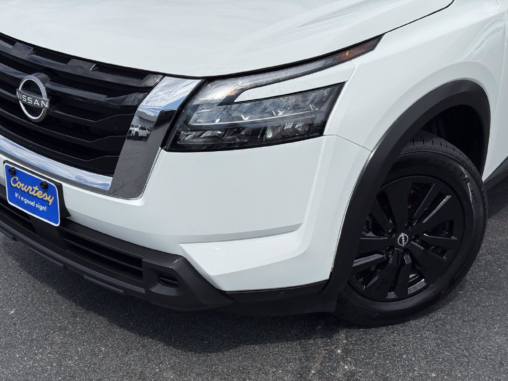 Used 2025 White Nissan SV image 2