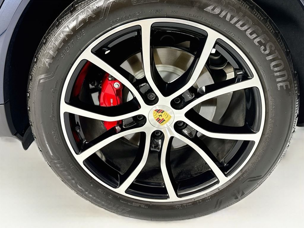Used 2024  Porsche S image 31