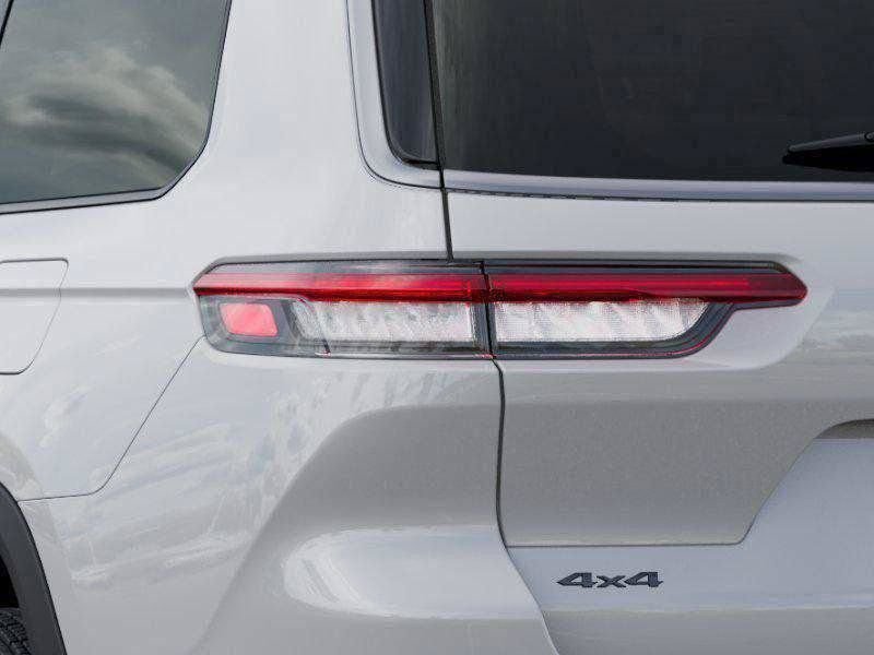 New 2026 Bright White Clear-Coat Exterior Paint Jeep Laredo image 24