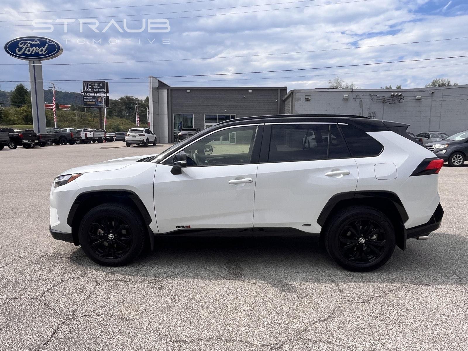 Used 2017 Blizzard Pearl Toyota Limited image 5