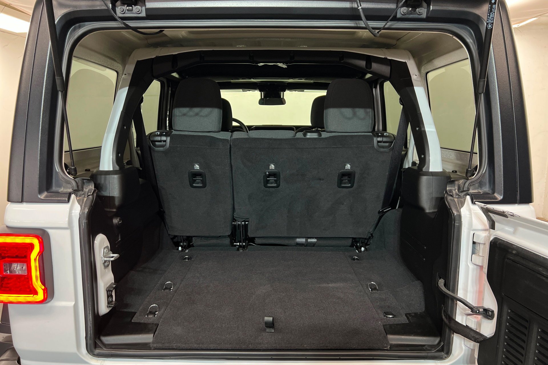 Used 2025 Bright White Clearcoat Jeep Rubicon image 23