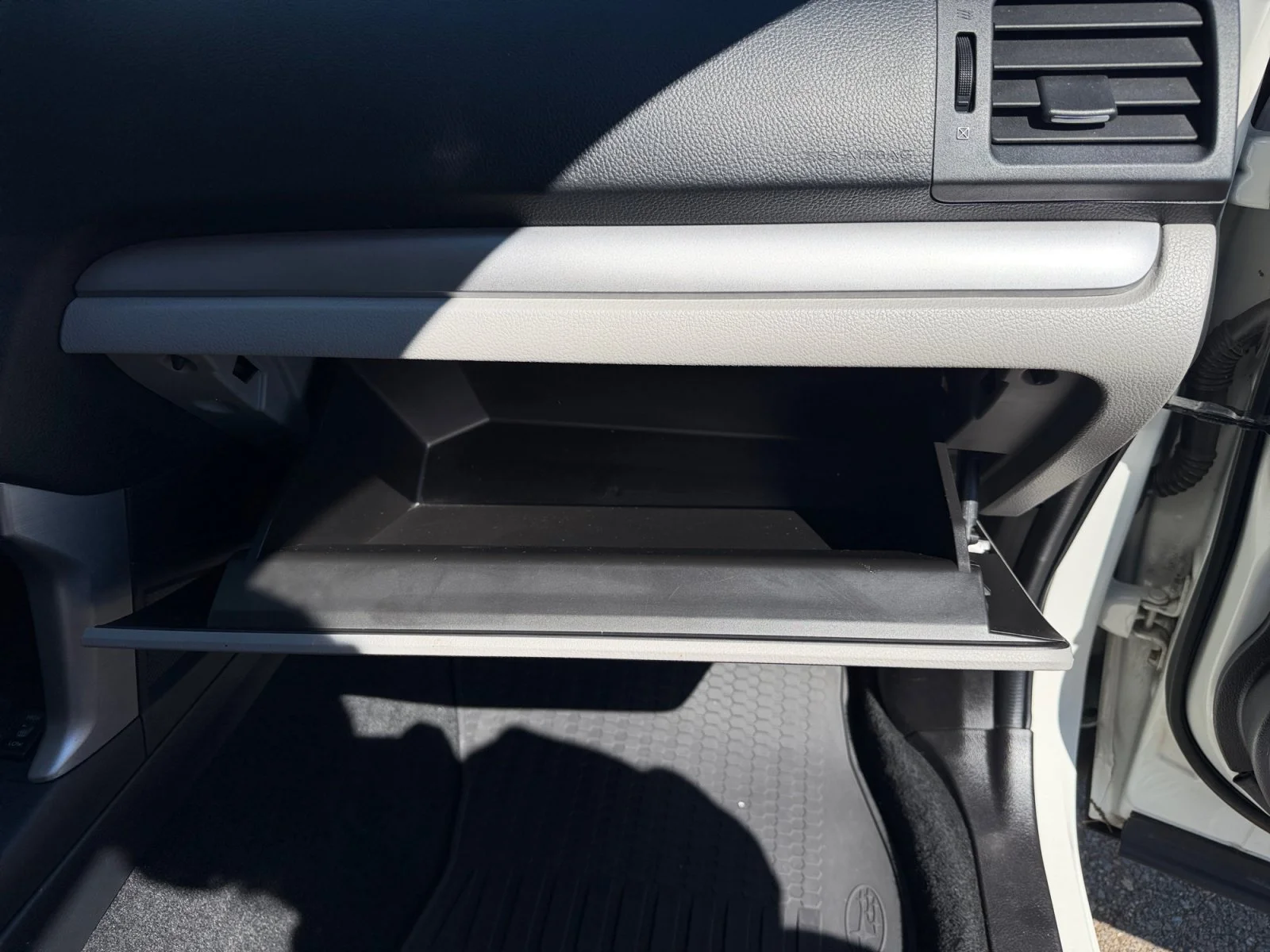 Used 2015 Satin White Pearl Subaru 2.5i Premium image 31